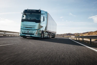 Volvo Trucks' FH Aero Electric with extended range up to 470 km on a single charge driving on a highway.