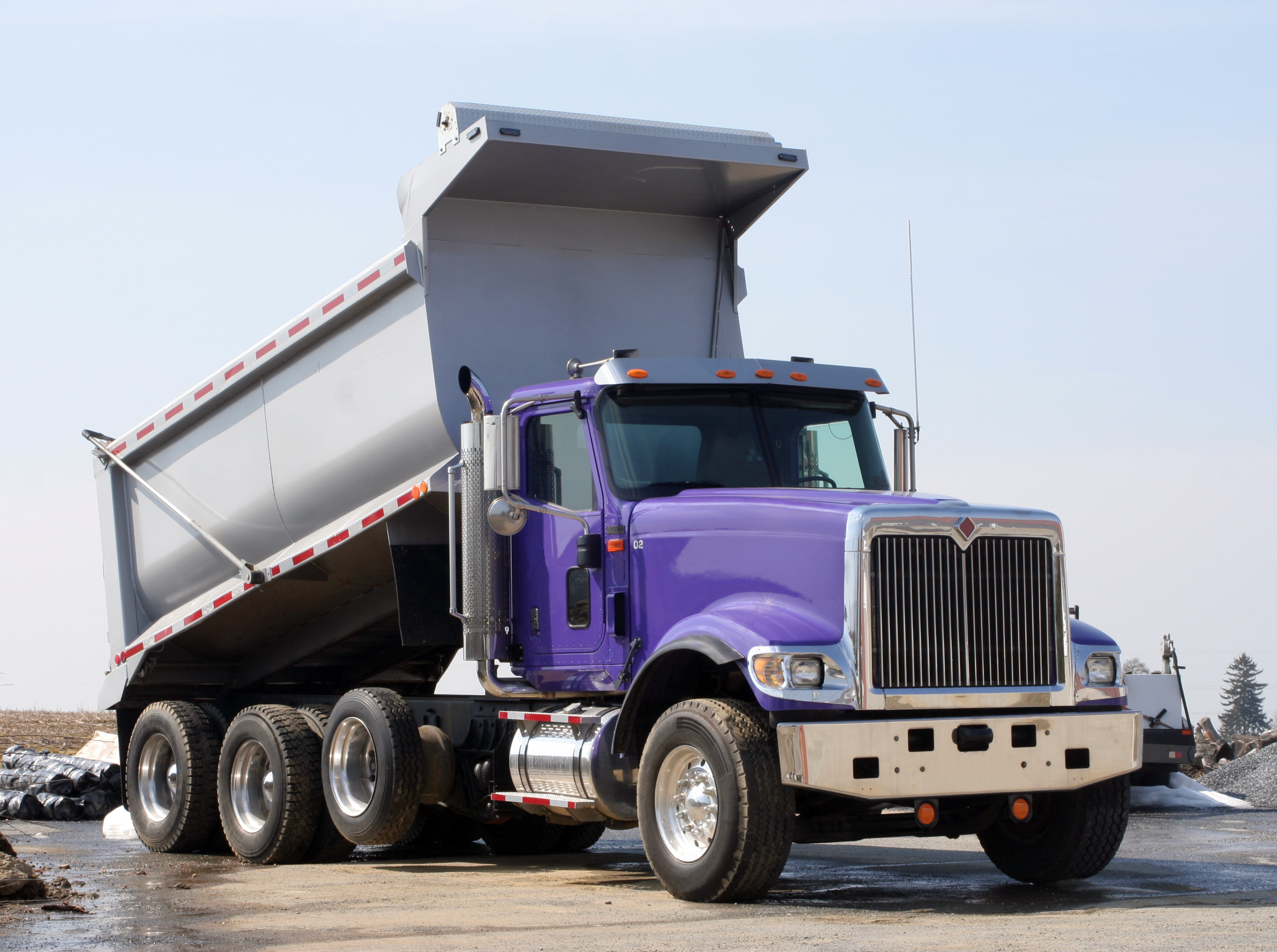 Analysts report drop in Class 8 truck orders but say it's not surprising.